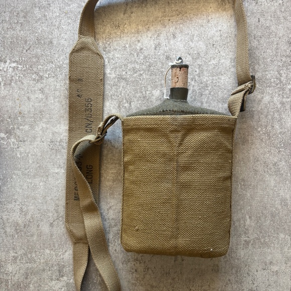 Ww2? Military issue canteen - Picture 1 of 10